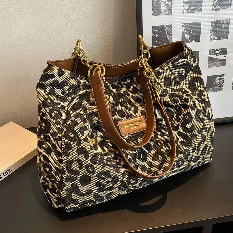 FELINE FINESSE — Leopard Charm Tote