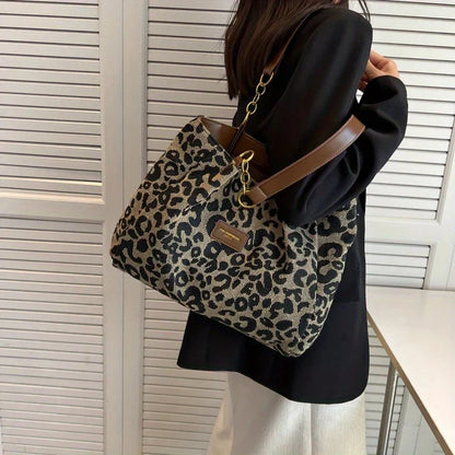 FELINE FINESSE — Leopard Charm Tote